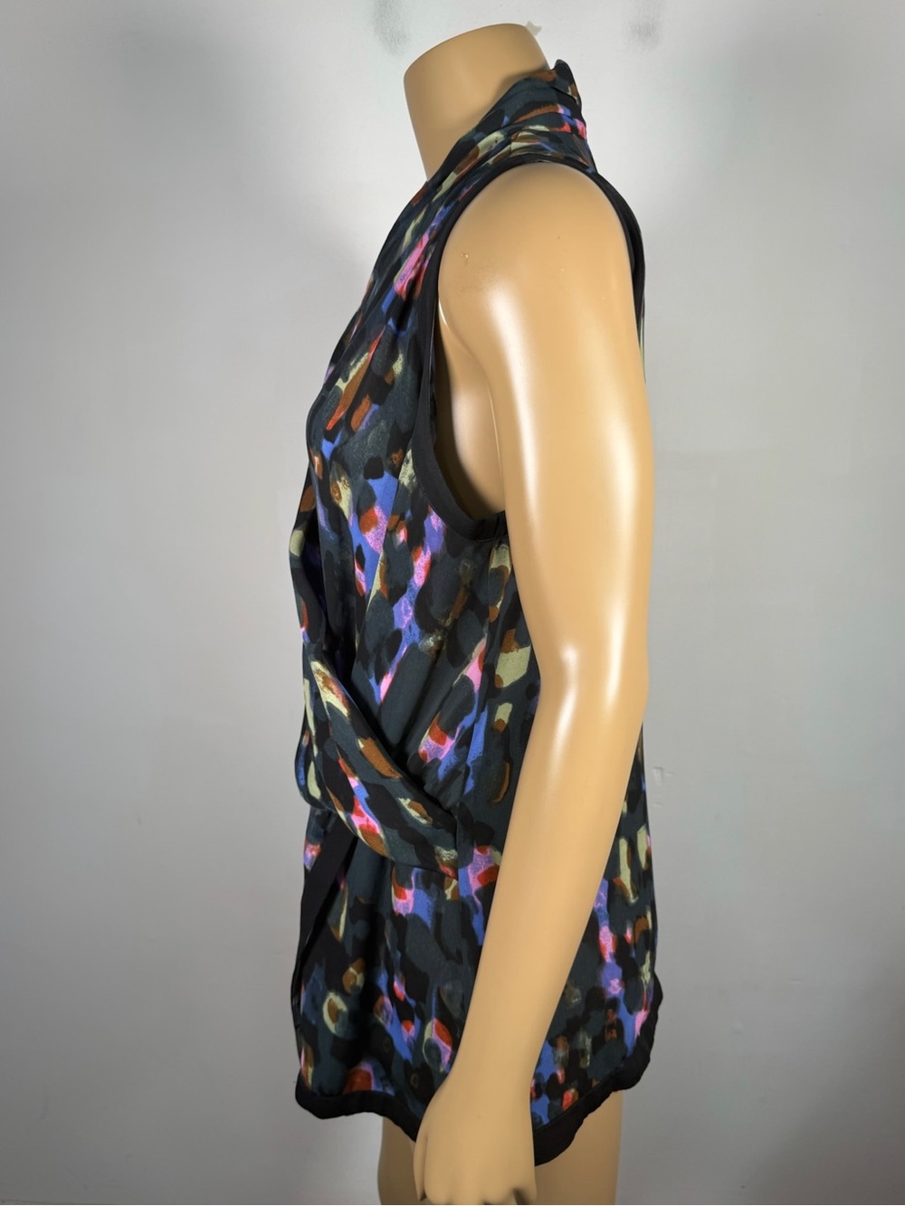 CAbi Womens Size Large Style # 3077 Flaunt Crossover Faux Wrap Blouse Sleeveless - Picture 4 of 9